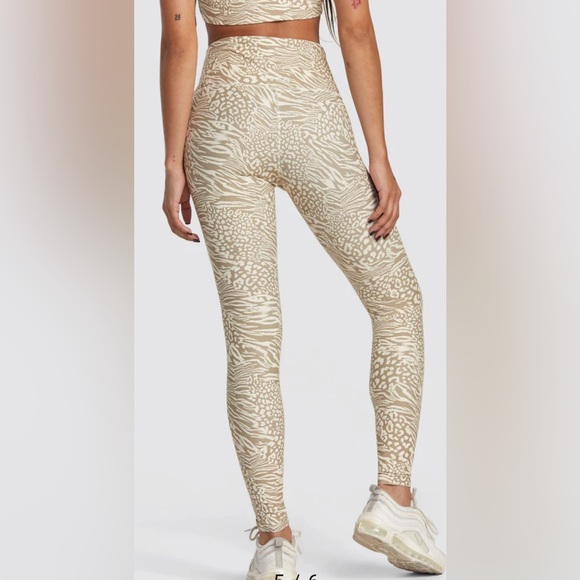 RVCA VA ESSENTIAL WORKOUT LEGGINGS ZEETAH - Picture 2 of 8